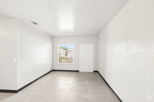3BR, 1BA - 885SF - Living Room
