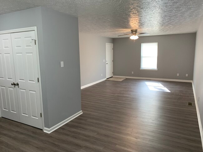 Living room - 309 N Franklin Ave Unit B