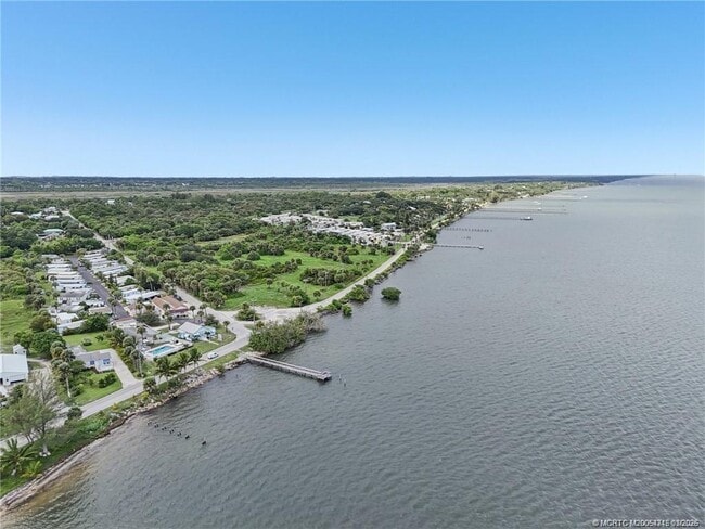 Building Photo - 4800 NE Blue Heron Ln Unit 6