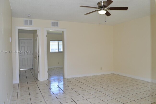 Photo - 701 SW 15th Ave Unit 3