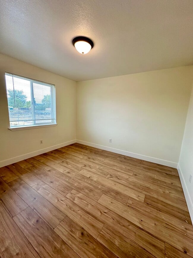 Photo - u2837-u2839 Unit 2837