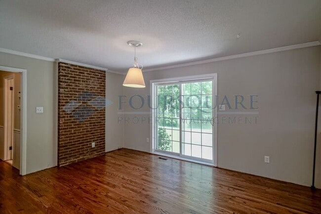 Charming 3-Bed / 1.5-Bath Ranch Home with large Yard & Off-Street Parking – Near White Oak Crossing