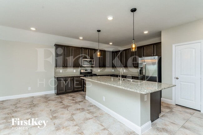 Photo - 605 England St