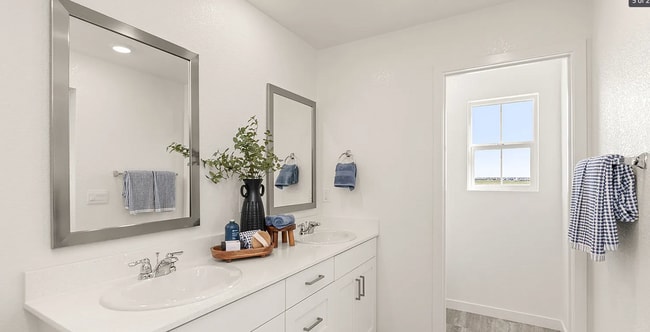 Photo - Beautiful Roseville Home! Please read entire ad for viewings!