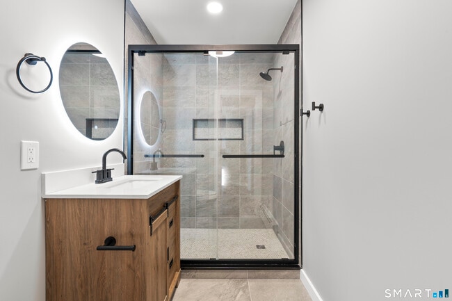 Photo - 105 Richmond Hill Ave Unit 2