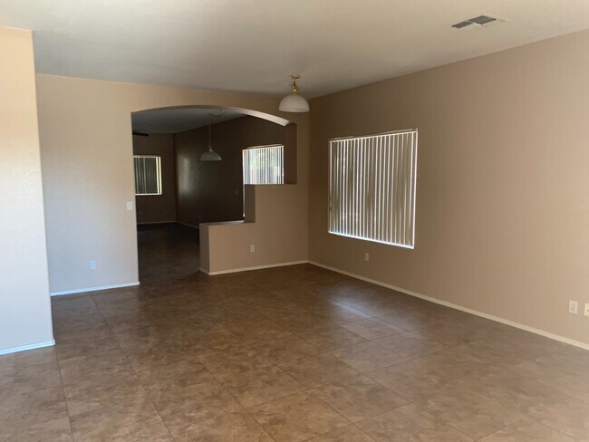 Photo - 4 Bed 2 Bath home!