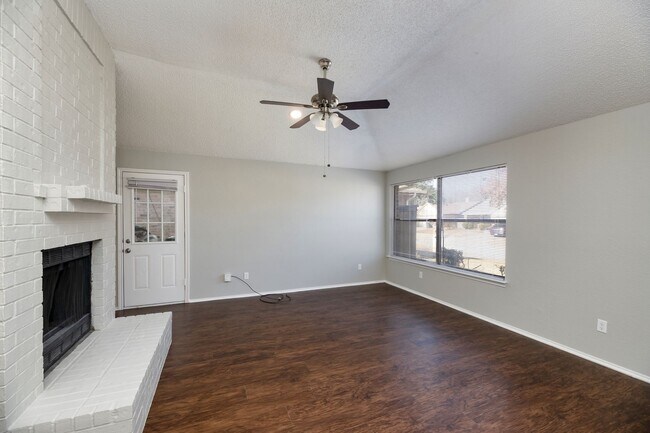 Photo - AVAILABLE NOW! NICE 3 BEDROOM HOME LOCATED IN ARLINGTON, TEXAS!