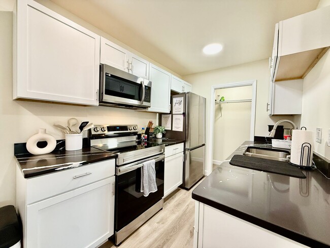 Photo - 2000 Pearl St Unit B-1313192502381583604
