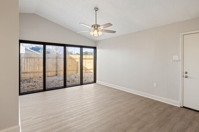 Photo - 203 Cougar Ridge Unit 1