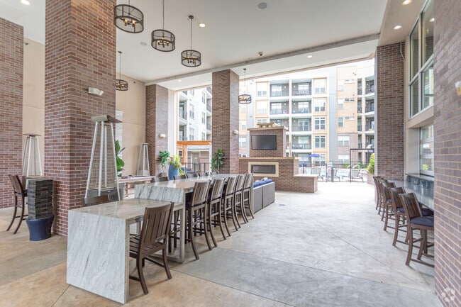 Common Area - MAA Charlotte Ave