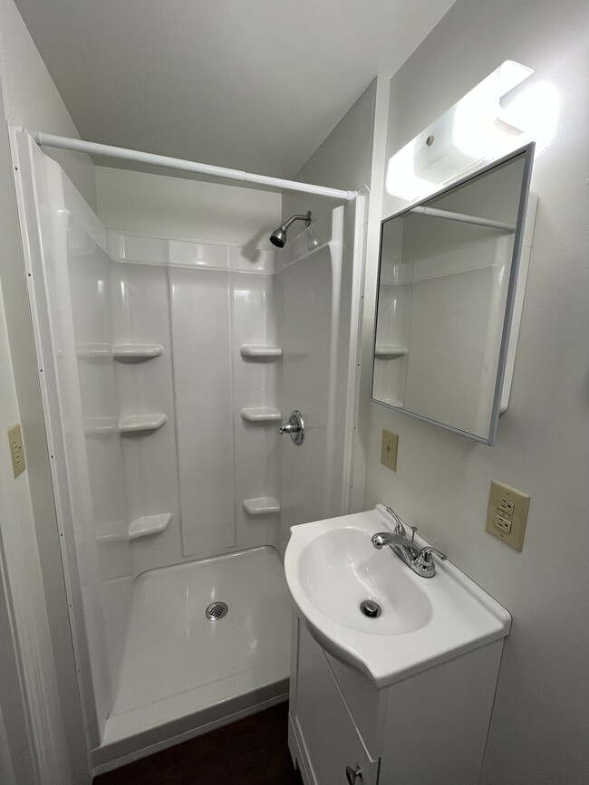 Photo - 13050 Beeson St NE Unit 13050BeesonSt.