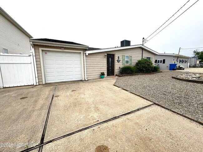 63 Lawrence Dr