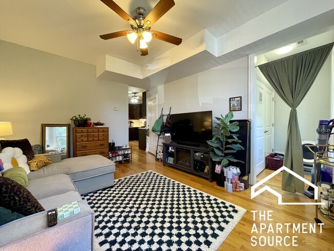 Photo - 3611 W Wolfram St Unit 2