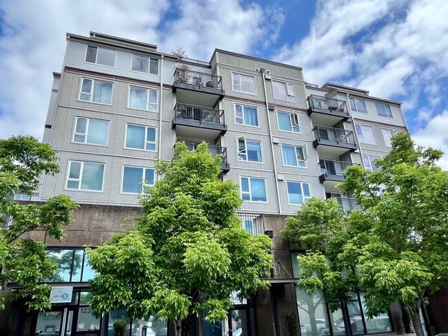 Building Photo - 12334 31st Ave NE Unit 505
