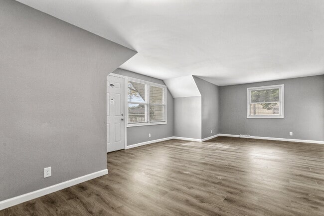Photo - Big, Bold, and Beautiful Upper Unit!