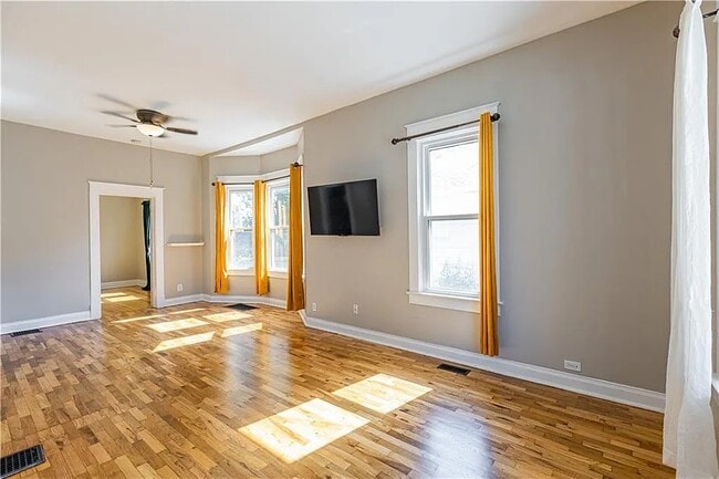 Photo - 4339 Lloyd St