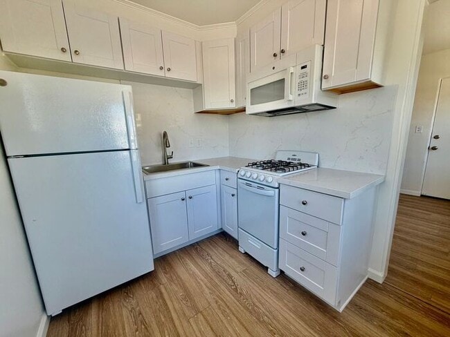 Photo - Newly Renovated Mission Beach Studio Near the Water!