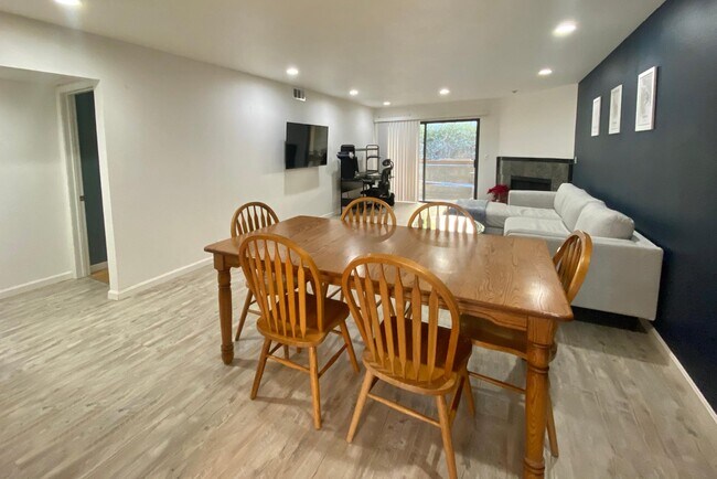 Photo - 2101 E 21ST St Unidad 210