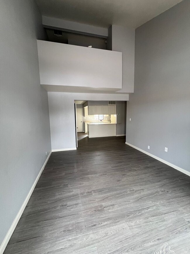 Building Photo - Keddie St Unit 183