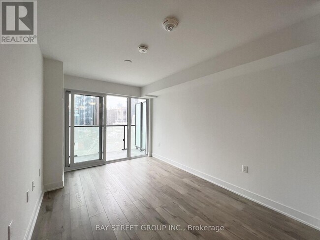 Photo - 575 Bloor St E
