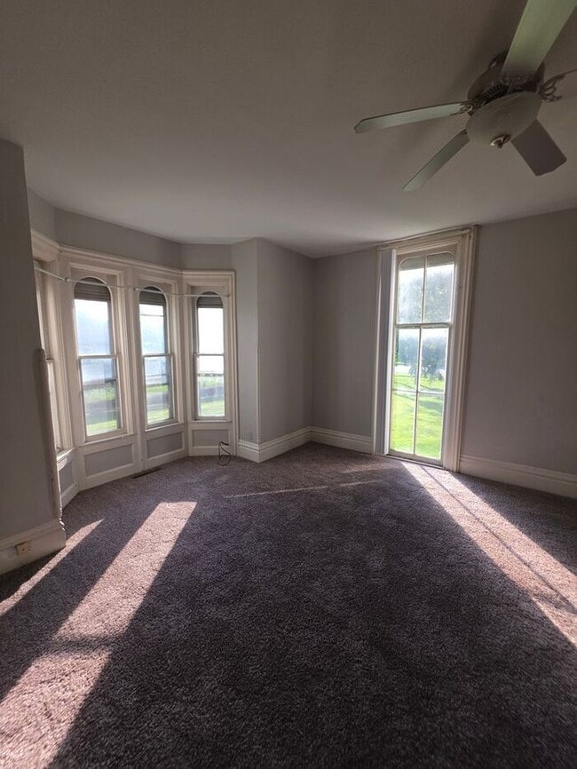 2 Bed 1 Bath main floor Apartment in Berrien Springs