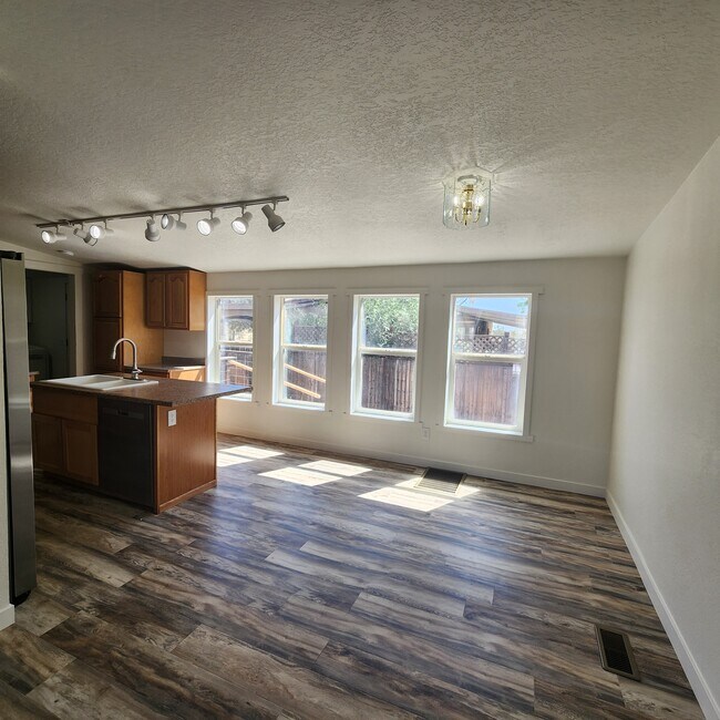 Photo - 21533 W Laura St