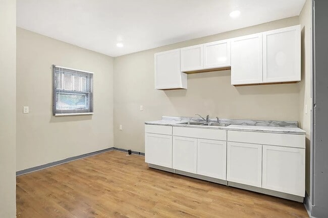 Photo - 1611 Nichol Ave