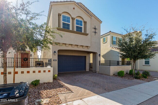 Photo - 1557 E Megan St