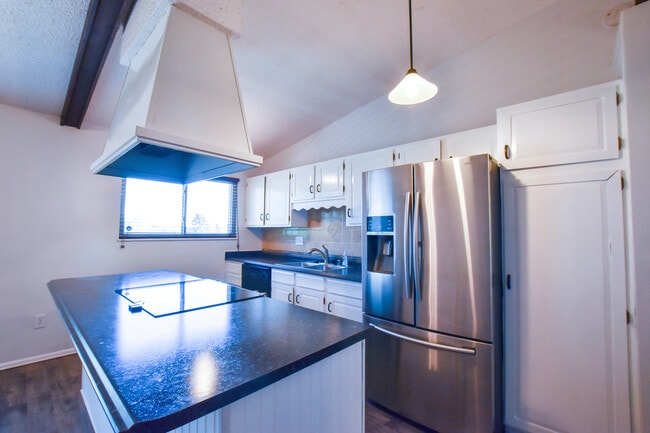 Photo - 4925 Hackamore Dr N