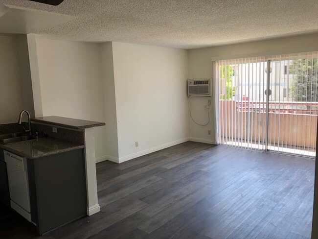 Building Photo - 810 Fedora St