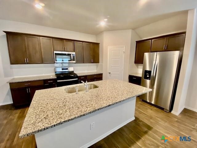 Photo - 1733 James St