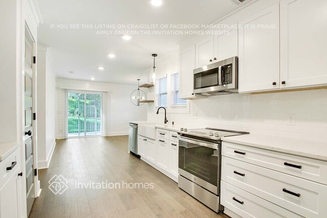 Photo - 854 Dodge St S E