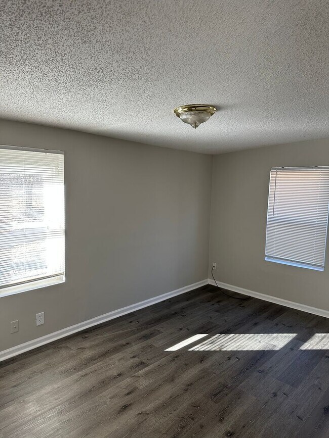 Photo - Cozy 2 bedroom for rent!