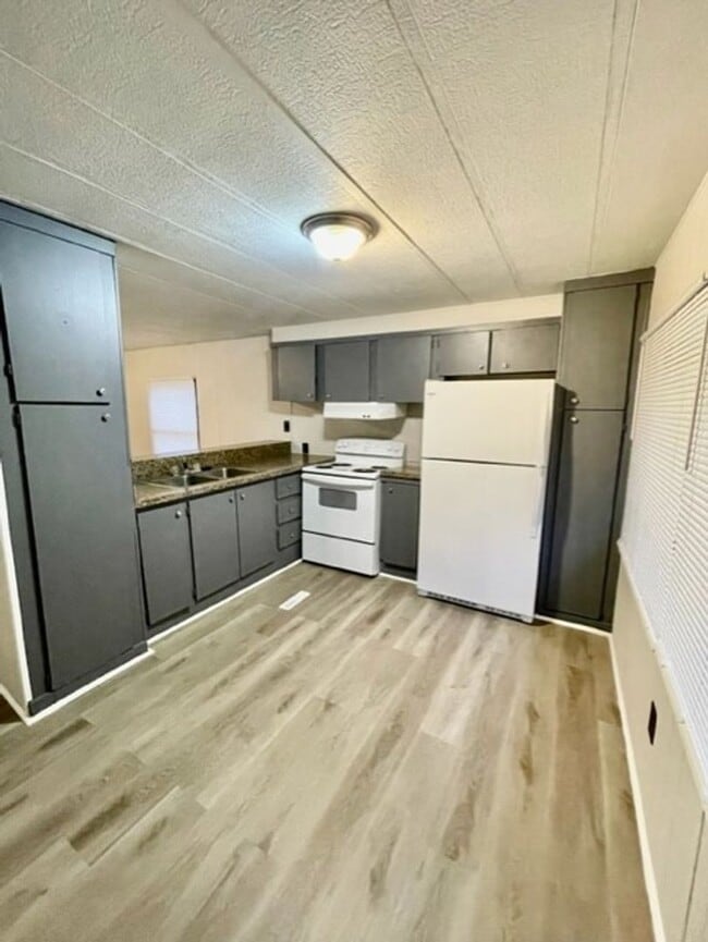 Photo - Adorable 2 bedroom 1 bath Moble Home located it Dallas