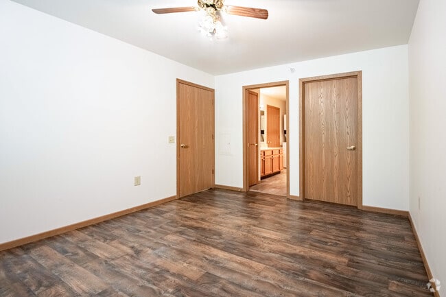 2BR, 2BA - 1087SF - Bedroom