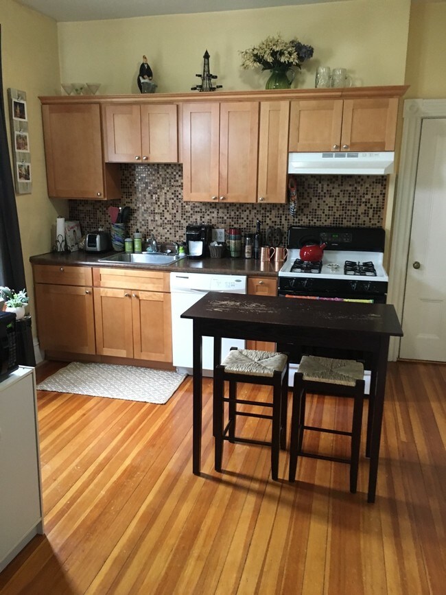 Photo - 11 Bond St Unit 1