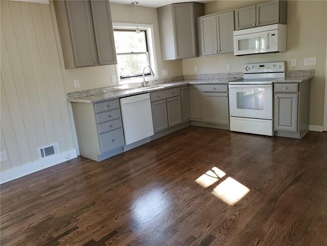 Photo - 318 Lynnwood Dr