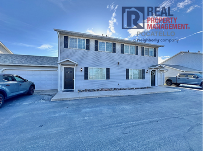 3 bed 1.5 Bath Townhouse- 2 car garage - 3 bed 1.5 Bath Townhouse- 2 car garage