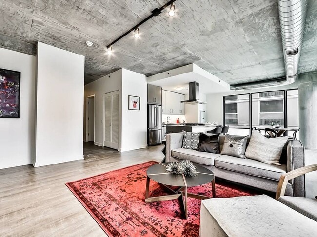 Photo - 475 E Ohio St