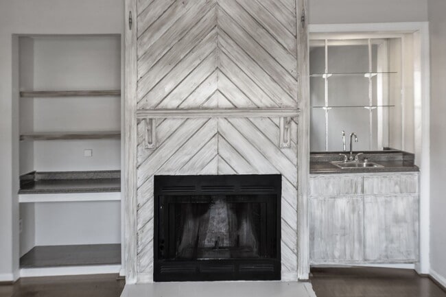 Photo - 8016 Thelen St