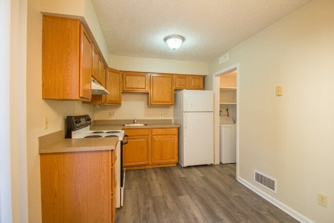 Photo - 221 Peppertree Ln