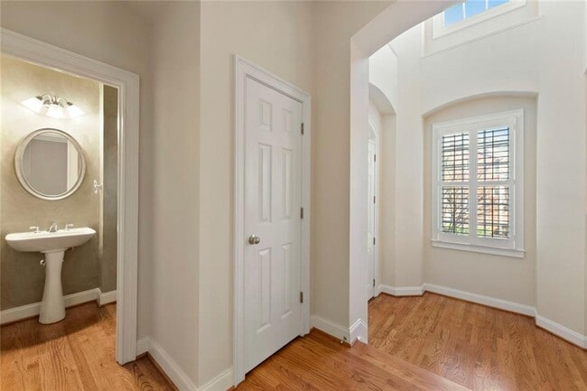 5826 Riverstone Cir