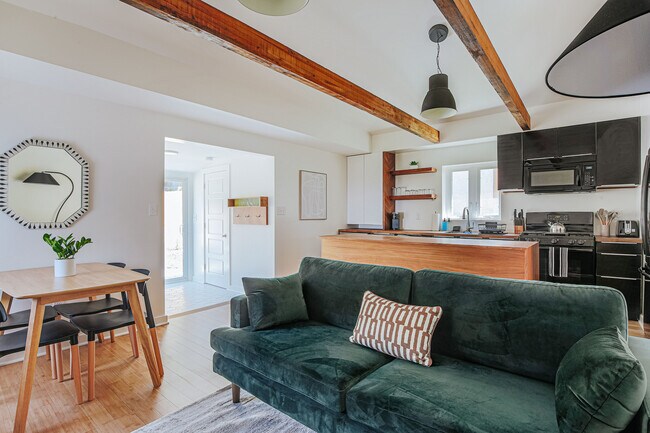 Photo - 1023 King St