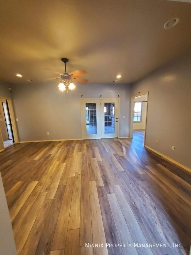 Building Photo - 4216 Willow St Rental
