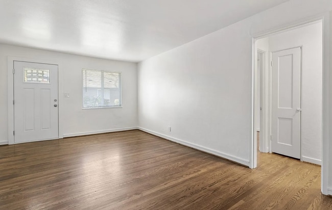 Photo - Columbia Court Apartments