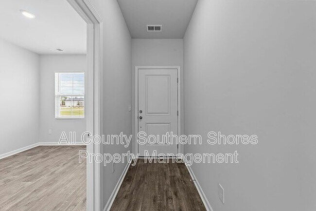 Photo - 136 Talladega Dr