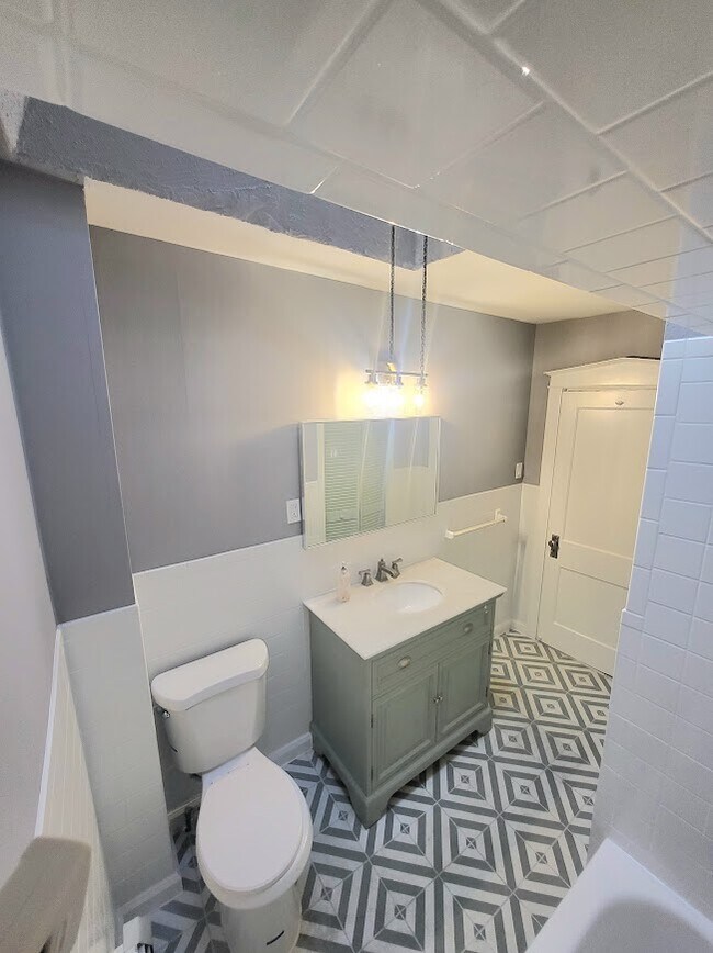 638 E Locust Ave
