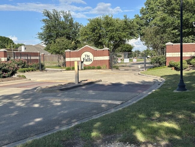 Photo - 2802 Scottsdale Dr