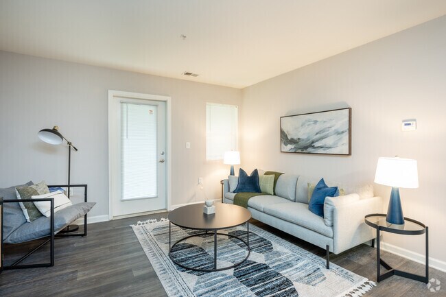 2BR, 2BA - 967SF