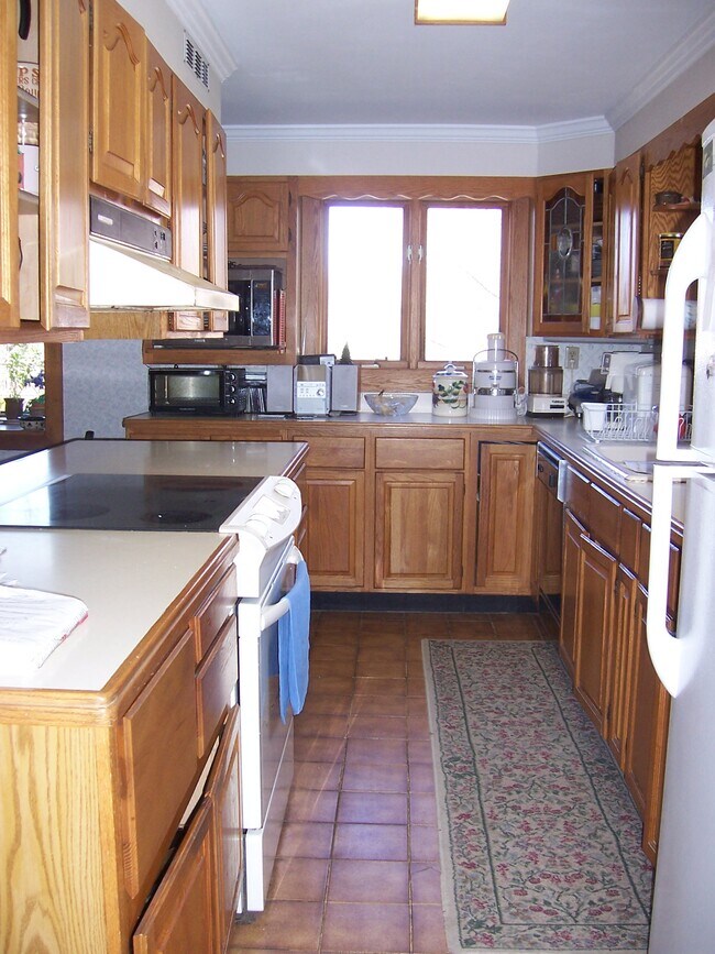 Photo - 1074 Storrs Rd